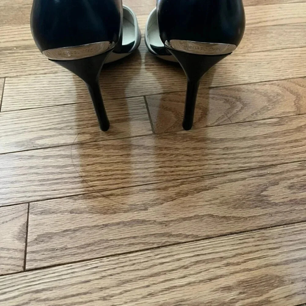 [10M] Michael Kors JULIETA D'ORSAY Pearl Grey  & Black Leather Pumps Stiletto - Picture 6 of 10